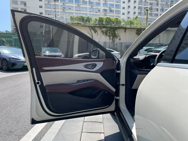 BYD Seal 07 DM-i — Фото автомобиля 8
