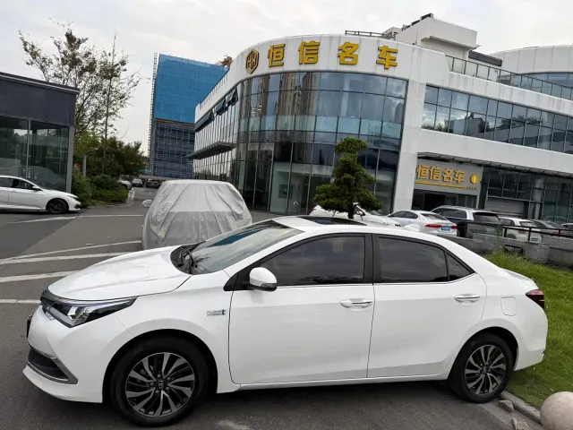 Toyota Corolla Twin Engine E+ — Фото автомобиля 3
