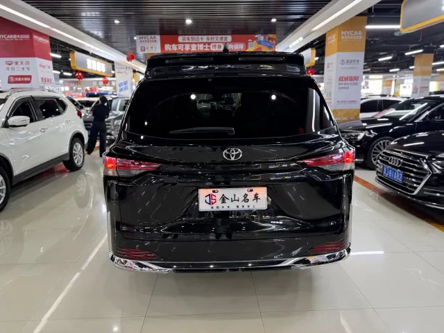 Toyota Sienna — Фото автомобиля 13