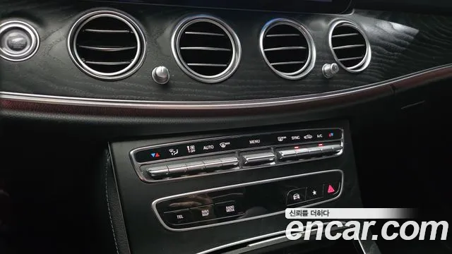 Mercedes-Benz E-Class — Фото автомобиля 23