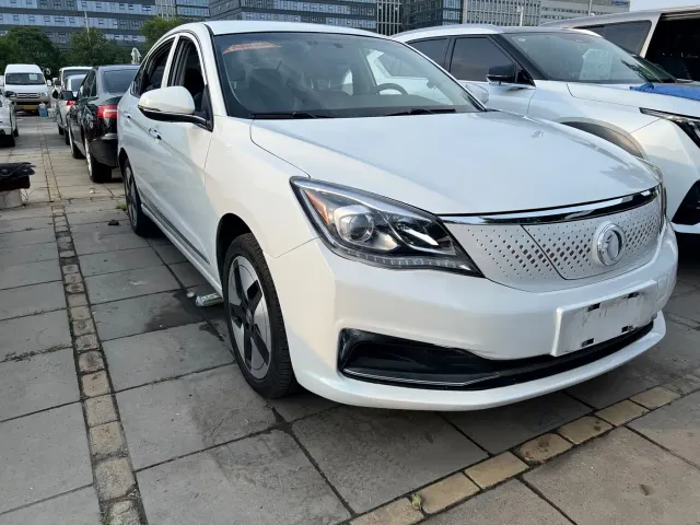 Dongfeng Fengshen E70 — Фото автомобиля 2
