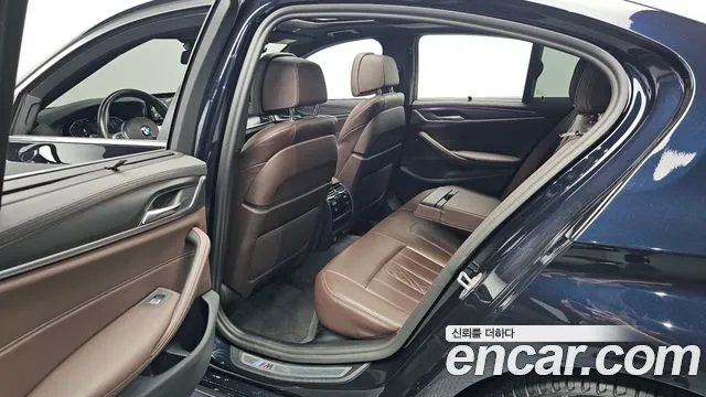 BMW 5 Series G30 — Фото автомобиля 18