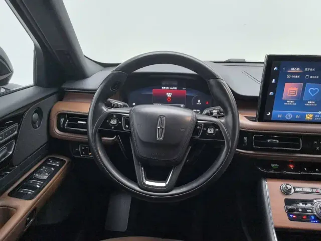 Lincoln Aviator — Фото автомобиля 11