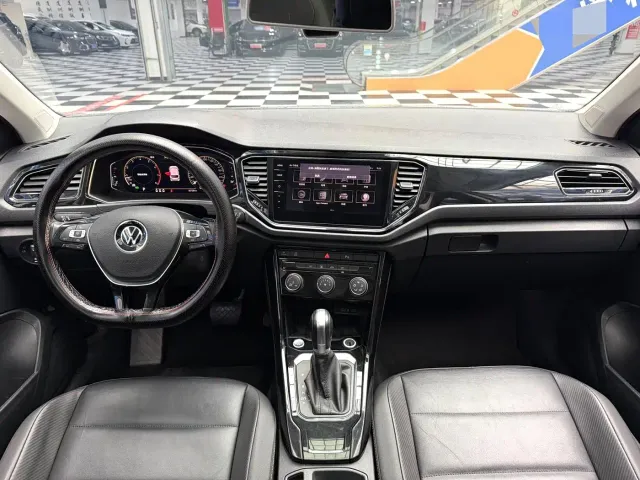 Volkswagen T-Roc — Фото автомобиля 9