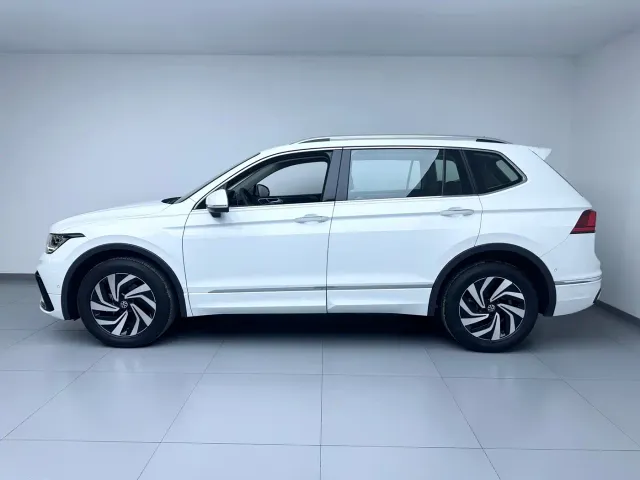 Volkswagen Tiguan L — Фото автомобиля 4