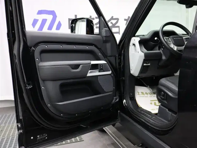 Land Rover Defender — Фото автомобиля 6