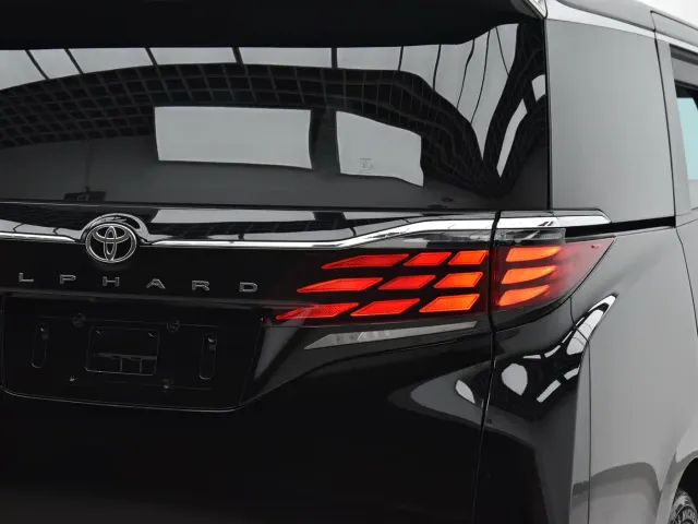Toyota Alphard — Фото автомобиля 25