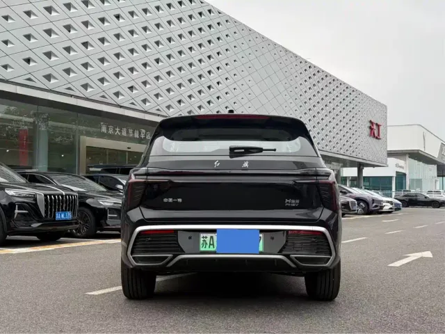 Hongqi HS3 PHEV — Фото автомобиля 10