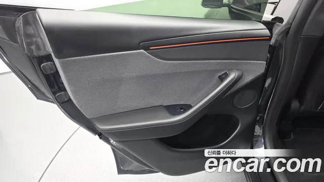 Tesla Model Y — Фото автомобиля 25