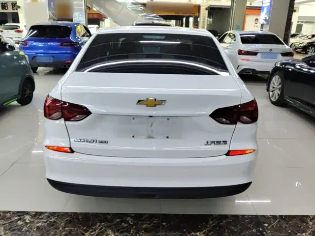 Chevrolet Monza — Фото автомобиля 5