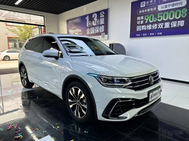 Volkswagen Tiguan L — Фото автомобиля 3