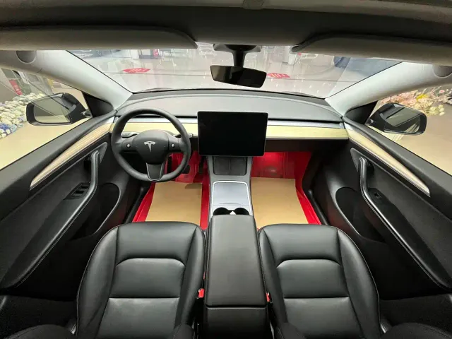 Tesla Model Y — Фото автомобиля 20