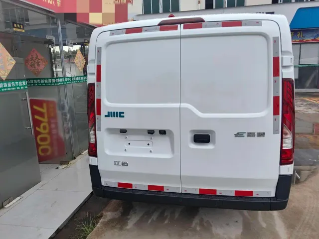 JMC E-Fushun — Фото автомобиля 5