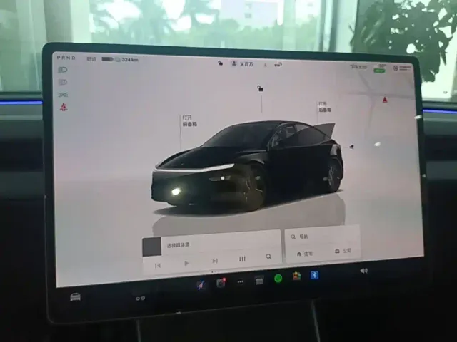 Tesla Model Y — Фото автомобиля 12