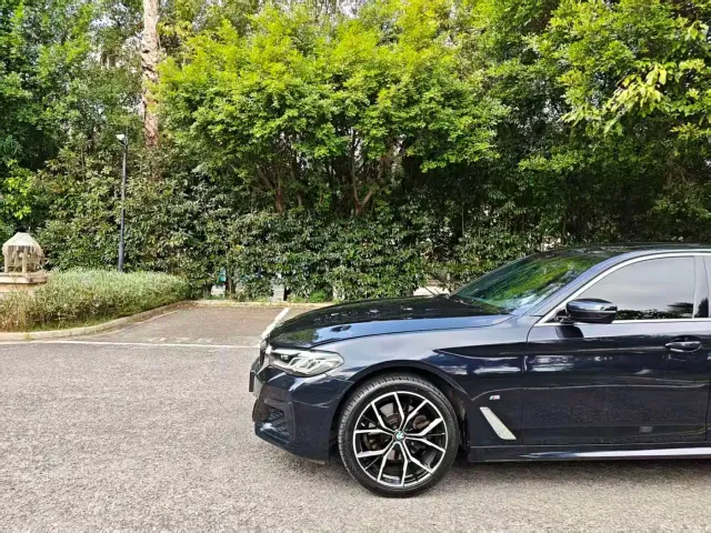 BMW 5 Series — Фото автомобиля 12