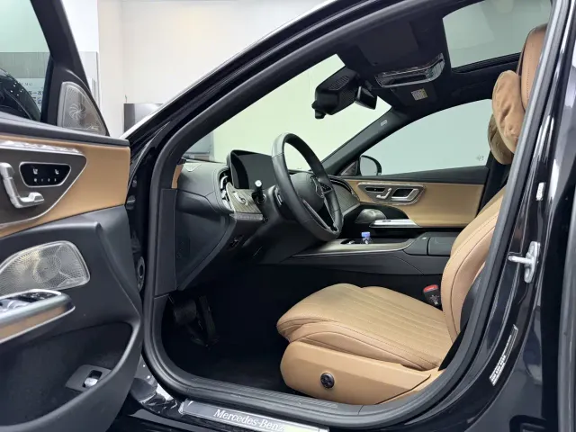 Mercedes-Benz E-Class — Фото автомобиля 23