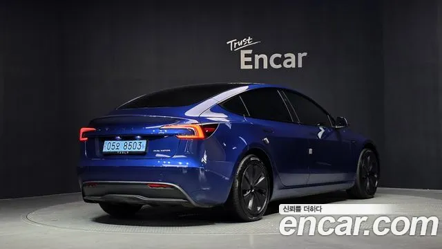 Tesla Model 3 — Фото автомобиля 2