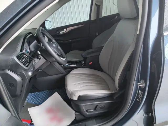 Ford Escape — Фото автомобиля 14