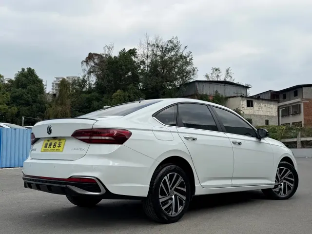 Volkswagen Lavida — Фото автомобиля 6