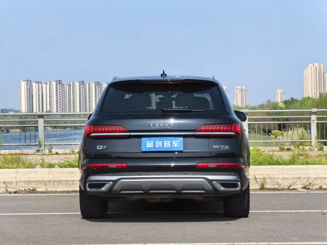 Audi Q7 — Фото автомобиля 8