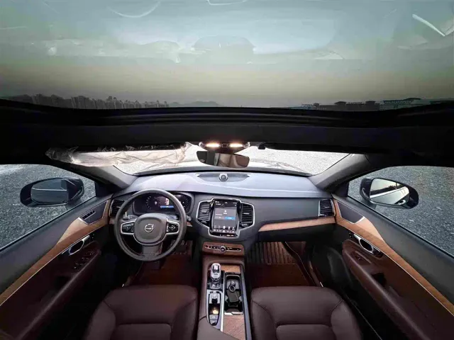 Volvo XC90 — Фото автомобиля 10