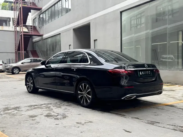 Mercedes-Benz E-Class — Фото автомобиля 15