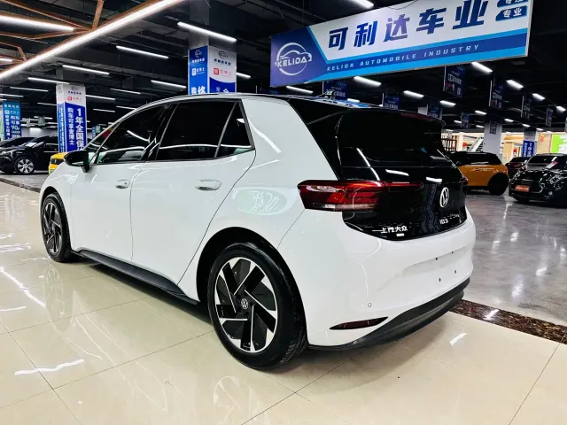 Volkswagen ID.3 — Фото автомобиля 3