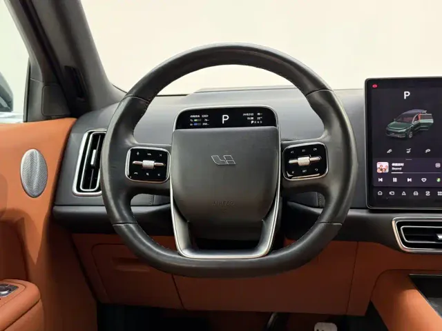 Li Auto L8 — Фото автомобиля 14