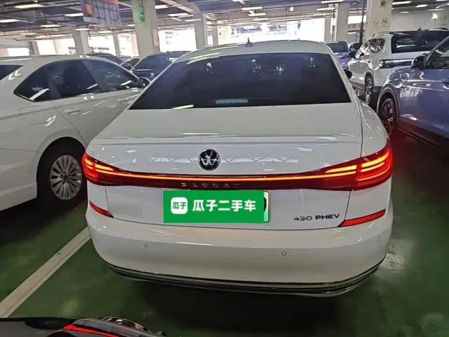 Volkswagen Passat — Фото автомобиля 5