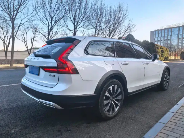 Volvo V90 — Фото автомобиля 5