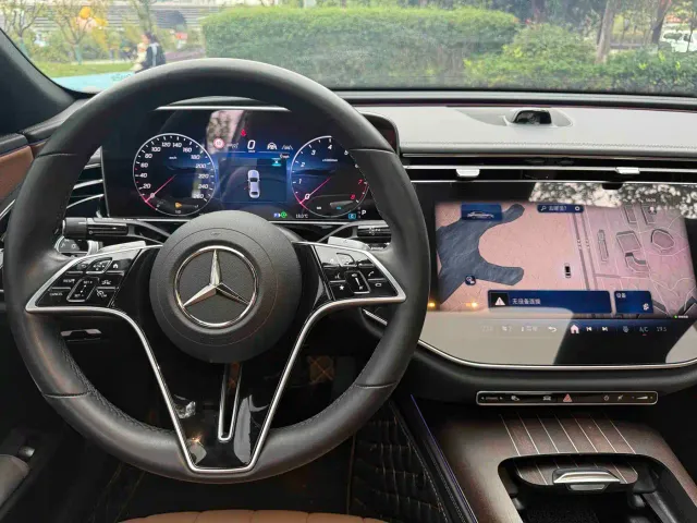 Mercedes-Benz E-Class — Фото автомобиля 8