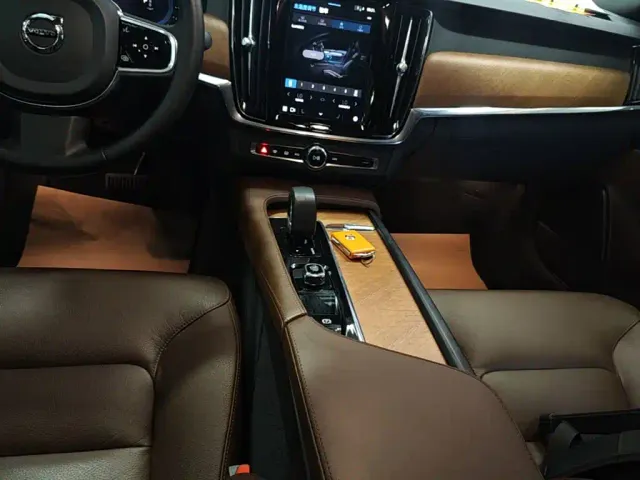 Volvo S90 — Фото автомобиля 13