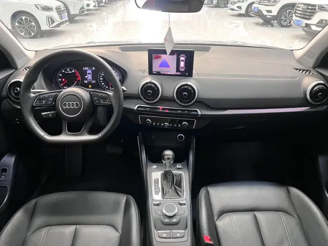 Audi Q2L — Фото автомобиля 12