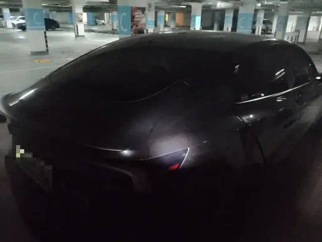 Tesla Model 3 — Фото автомобиля 4