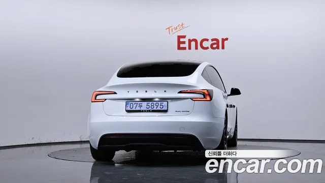 Tesla Model 3 — Фото автомобиля 4