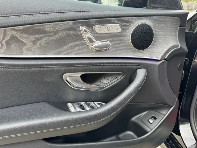 Mercedes-Benz E-Class — Фото автомобиля 17
