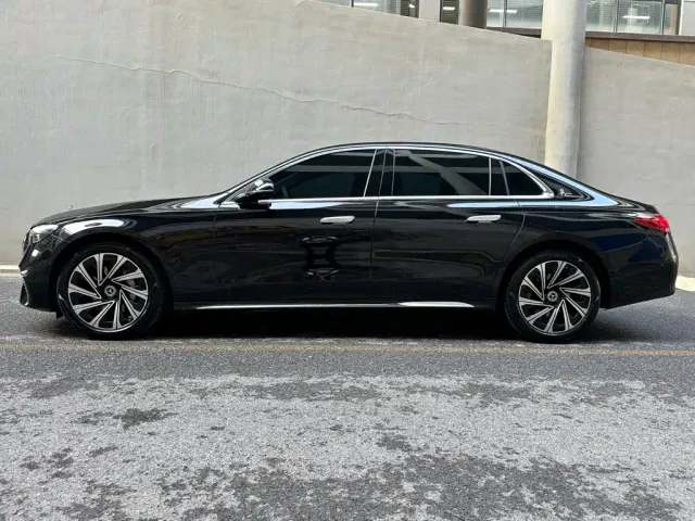 Mercedes-Benz E-Class — Фото автомобиля 3