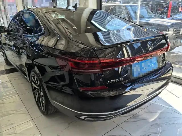 Volkswagen Passat — Фото автомобиля 4