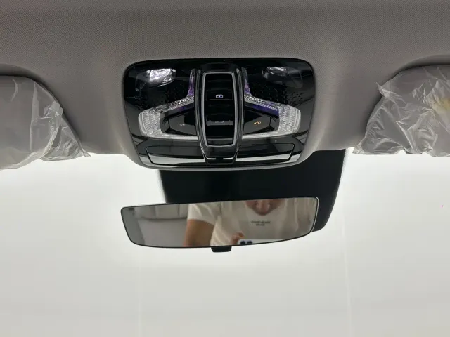 Roewe iMAX8 — Фото автомобиля 26