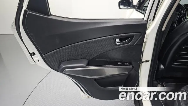 KG_Mobility_Ssangyong TIBOLI Very New Tivoli Бензин 1.5 2WD — Фото автомобиля 25