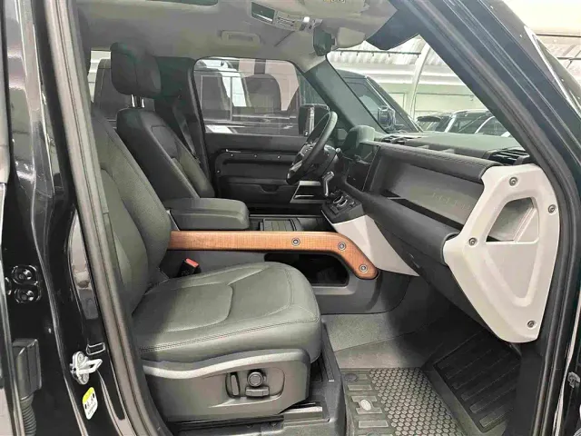 Land Rover Defender — Фото автомобиля 16