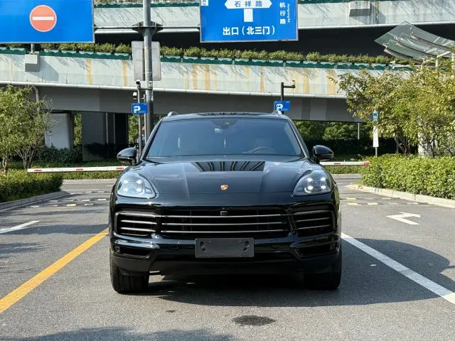 Porsche Cayenne — Фото автомобиля 2