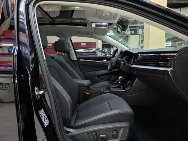 Volkswagen Passat — Фото автомобиля 4