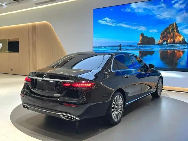 Mercedes-Benz E-Class — Фото автомобиля 9