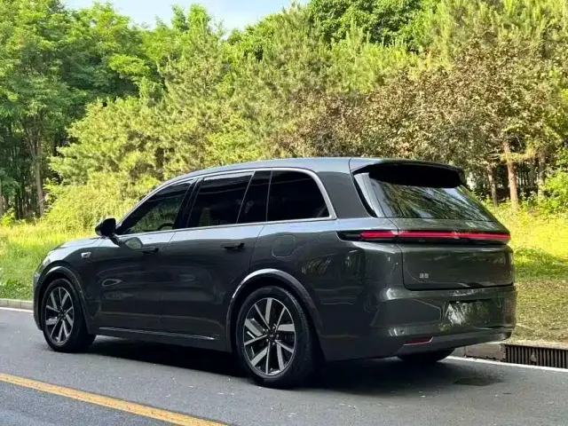 Li Auto L8 — Фото автомобиля 4