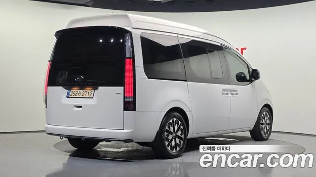 Hyundai Staria Staria 4WD Lounge 9 мест — Фото автомобиля 2