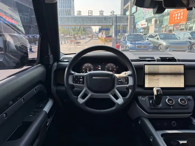 Land Rover Defender — Фото автомобиля 14