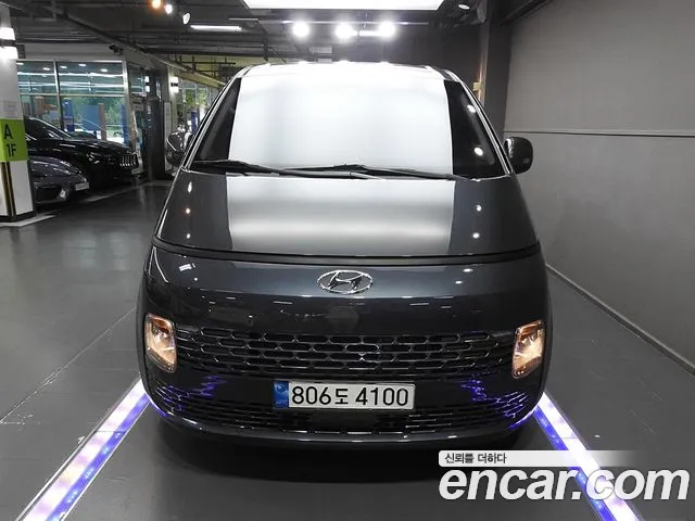 Фотография автомобиля — Hyundai Staria