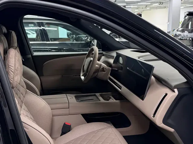 Li Auto L8 — Фото автомобиля 4