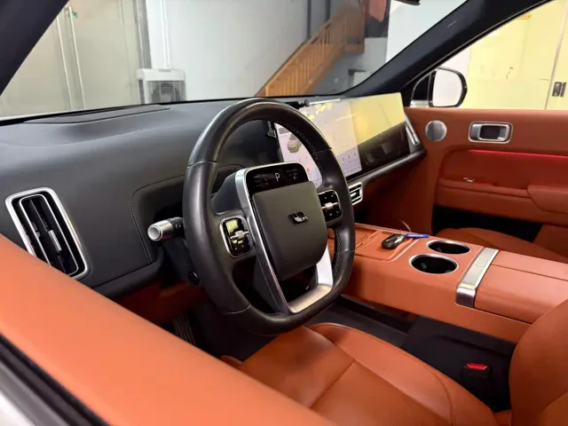 Li Auto L8 — Фото автомобиля 9
